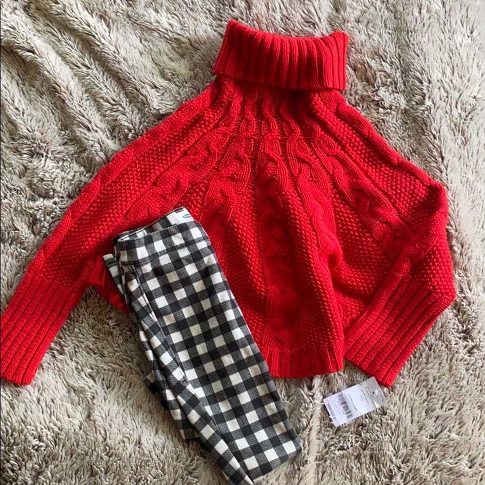 Sweater poncho with checker pants